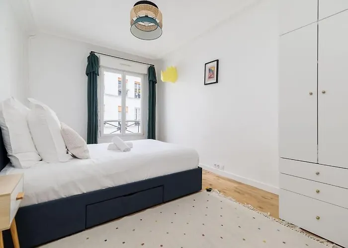 Furtive - Galeries Lafayette 2 *